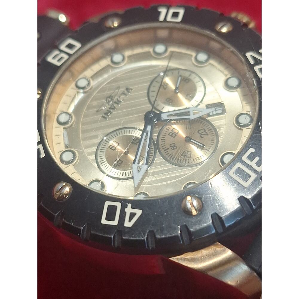 Invicta Pro Diver 20281 Chronograph Watch Quartz Black Gold 100M Date -READ! - Picture 7 of 8